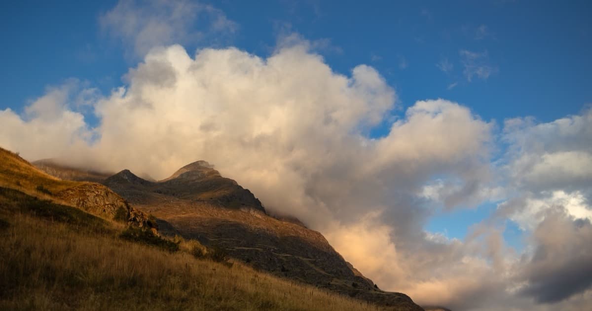 Wetterfühligkeit im Allgäu: Was Föhn wirklich mit Schmerzen zu tun hat